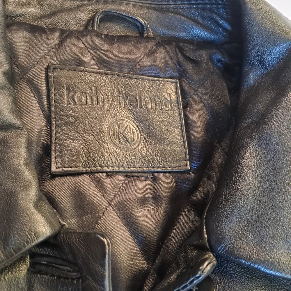 Vintage Kathy Ireland Size L Leather Coat 100% Genuine Mint Condition - Picture 5 of 12